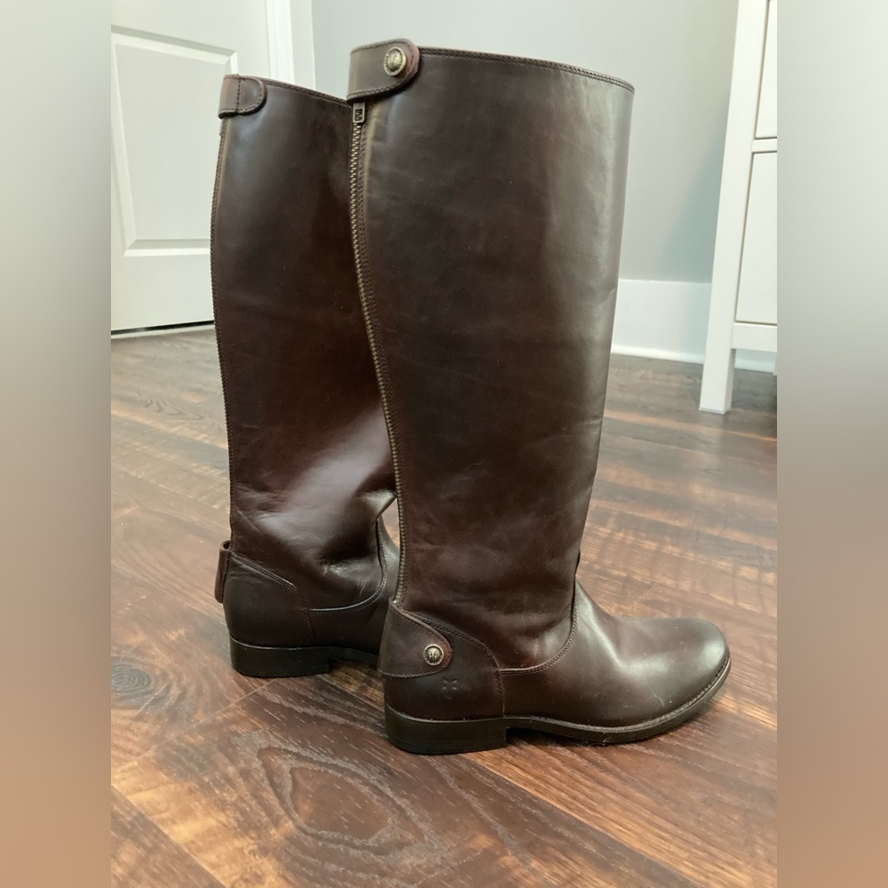 Women’s Frye boots. Size 5.5. Brown. Zipper and button closure. Never worn.